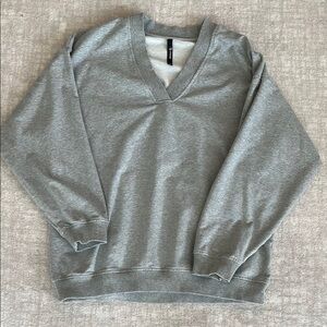 MPG Light Gray V-Neck Sweatshirt (M)
